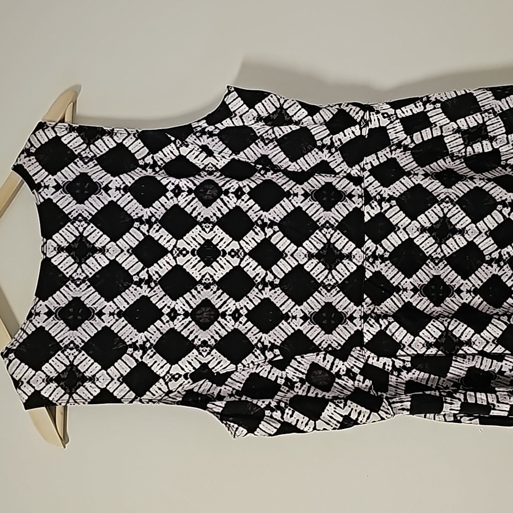 DONNA KARAN New York black and white dress. Shark‎ bit hem.  Size 14. Lovely - Picture 5 of 12